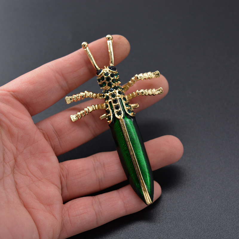 Vintage Baroque Green Enamel Grasshopper Brooch Gold Plated Alloy Green Rhinestone Insect Locust Pin For Women Party Fashion Jewelry Accessories
