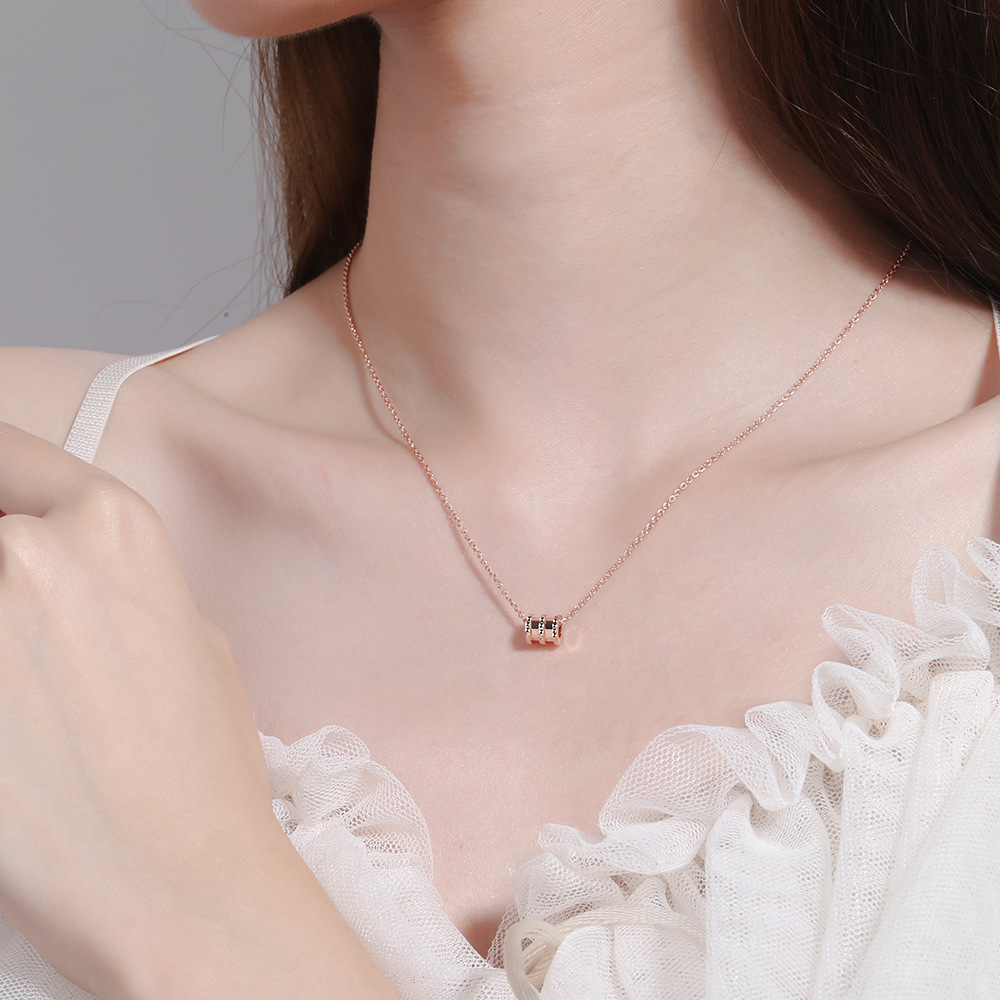 Fashion Cylinder Pendant Necklace Women Copper Rose Gold Plated Minimalist Waist Shape Jewelry For Daily Dating Gift O-Chain Elegant Necklace