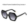 Gafas de sol hexagonales con montura negra, lentes grises degradadas y remaches dorados - Montura Negra Lente Gris Degradado