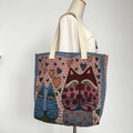 Bolso tote de tapiz tejido con diseños de gatos y corazones sobre fondo blanco - Gato Corazón