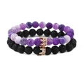 Dettaglio del ciondolo a corona su braccialetti in pietra vulcanica e perle di agata viola - Set Pietra Lavica Oro Rosa