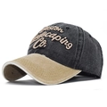 Berretto da baseball in cotone slavato con ricamo 3D e visiera a contrasto per sole - Nero e Cachi (Boston Landscaping Co.)
