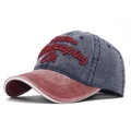 Cappellino da baseball in cotone blu navy e marrone con ricamo 3D Boston in stile vintage - Blu Navy e Rosso Vino (Boston Landscaping Co.)