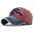 Cappellino vintage in tela lavata rosso mattone e blu navy con ricamo 3D Boston - Rosso Mattone e Blu Navy (Boston Caping Co.)