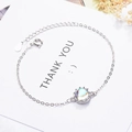 Elegante bracciale in argento con pietra di luna cangiante e corona su biglietto bianco - Argento