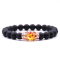 Nahaufnahme der 8mm matten Achatperlen mit Zirkonia-Krone und bernsteinfarbener Perle - Mattstein Roségold