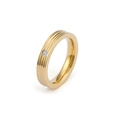 Goldener Ring mit Rillenstruktur und zentralem Zirkonia-Stein auf weißem Grund - US 5 / Damenmodell (KR50700-K)