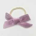 Weiches lila Samtschleifen-Stirnband aus Nylon für Babys mit elastischem Band in Beige - Hellweinrot
