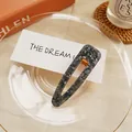 Pinza para el pelo de acrílico gris oscuro con efecto mármol y clip metálico en dorado - Gris Negro - Gota de agua
