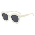 Occhiali da sole cat eye con montatura spessa color crema e lenti grigio scuro - Montatura Bianca Lenti Grigie