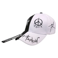 Dettaglio di motivi graffiti e lungo cinturino decorativo su un berretto da baseball - Regolabile / Bianco e Nero con Cinturino Nero