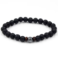 Pulsera elástica de piedra volcánica con cuenta de hematita y madera sobre fondo blanco - Piedra de Lava y Hematita