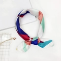 Foulard in seta con blocchi di colore geometrici in blu reale, rosso e menta - Verde Geometrico