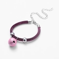 Japanisches lila Katzenhalsband mit rosa Glocke und verstellbarer Silberkette - Rosa