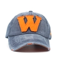Detail der Used-Optik und orangefarbenem W-Patch auf der Vintage-Wasch-Baseballkappe - Verstellbar / Marineblau
