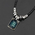 Détail du pendentif signe Gémeaux sur cordon noir tressé avec perles en argent - Ciel Nocturne Gémeaux