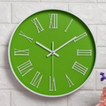 Orologio da parete rotondo verde erba moderno con numeri romani 3D bianchi su muro - Verde