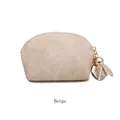 Beige halbrunde Mini-Geldbörse aus mattem Kunstleder mit Blumenquaste und goldenem Reißverschluss - Beige