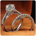 Ensemble de bagues de mariage en cuivre plaqué platine avec zircon à six griffes - Taille 8 / Blanc