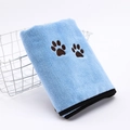 Serviette pour animaux en microfibre bleu clair avec broderie patte et bords noirs - Bleu clair / 50cm*90cm