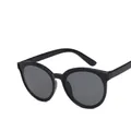 Kinder Sonnenbrille im Retro-Stil mit glänzend schwarzem Rahmen und grauen Gläsern - Glänzendes Schwarz / Grau
