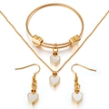 Set di gioielli dorati con ciondoli a cuore bianco inclusi collana, bracciale e orecchini - Set da 3 Pezzi Cuore Oro con Intarsio di Conchiglia (KS106465-Z)