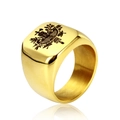 Chevalière carrée en acier doré avec blason noir et reflet sur fond blanc pur - Taille 7 / Style Emblème Français / Or