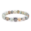 Perlenarmband aus Amazonit-Naturstein mit Vintage-Eulen-Anhänger auf weißem Hintergrund - Eule