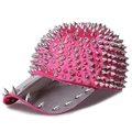 Cappellino punk fucsia con borchie metalliche argentate e visiera effetto specchio - Regolabile (55-59cm) / Base Rosa Fucsia Borchie Argento