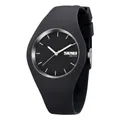 Montre à quartz noir mat avec aiguilles blanches et bracelet silicone intégré - Gris