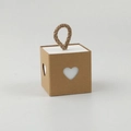 Boîte cadeau en papier kraft marron avec découpe de cœur blanc et poignée en corde de chanvre - Kraft Extérieur + Blanc Intérieur + Corde Grise