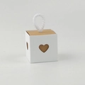 Boîte cadeau blanche en papier kraft avec découpe en cœur et couvercle brun pour mariages - Blanc Extérieur + Kraft Intérieur + Corde Blanche