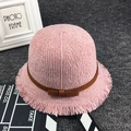 Cappello a secchiello rosa intrecciato da bambina con fiocco marrone e bordi a frange - Rosa