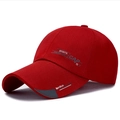Berretto da baseball in cotone rosso scuro con visiera lunga e scritte stile sportivo - Regolabile / Rosso