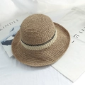Cappello parasole minimalista in paglia kaki con nastro decorativo bicolore - Regolabile / Cammello
