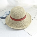 Cappello da sole minimalista in paglia beige con fascia rossa e marrone per donna - Regolabile / Cachi