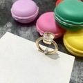 Detalle de anillo de cristal azul talla cojín con pavé en banda de color dorado - Talla 6 / Borde Dorado + Blanco Transparente