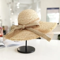 Women's wide brim raffia sun hat with fringe edge and elegant bow for summer beach - M (56-58cm) / Natural Raffia