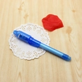 Penna a inchiostro invisibile blu con luce UV e corpo in plastica blu - Blu
