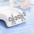 Orecchini a fiocco in argento con zirconi e perni a cuore su supporto in ceramica - Rame / Oro Bianco