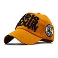 Dettaglio ricamo 3D su cappellino da baseball in cotone giallo con finitura vintage - Regolabile / Giallo Brillante (Ricamo Nero)
