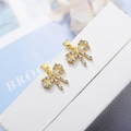 Orecchini a fiocco dorati con zirconi bianchi e piccolo cuore in una scatola regalo - Rame / Oro