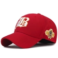 Berretto da baseball rosso elasticizzato con ricamo 3D B e patch ape alla moda - Elastico (57-58cm) / Rosso