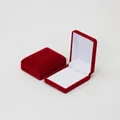 Set scatola per gioielli in velluto rosso con fodera in raso per collane e spille - Esterno Rosso Interno Bianco