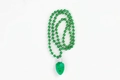 Collana festiva con perline verdi e ciondolo a forma di lampadina traslucida - Collana di perline verdi