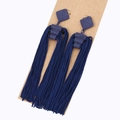 Etnische handgemaakte oorbellen met lange marineblauwe kwastjes en ruitvormige studs - Donkerblauw