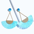 Bohemian stijl helderblauwe kwastjes oorbellen met gouden driehoek en fluwelen knop - Lichtblauw