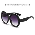Occhiali da sole rotondi oversize con montatura nera e lenti sfumate viola - Montatura Nera Lente Grigia Sfumata