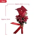Boutonnière faite main avec calla rouge, baies, strass et ruban de satin - Rouge