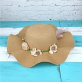 Straw sun hat with pink floral wreath and lace ribbon in wood-tone finish - With Garland / Light Coffee
